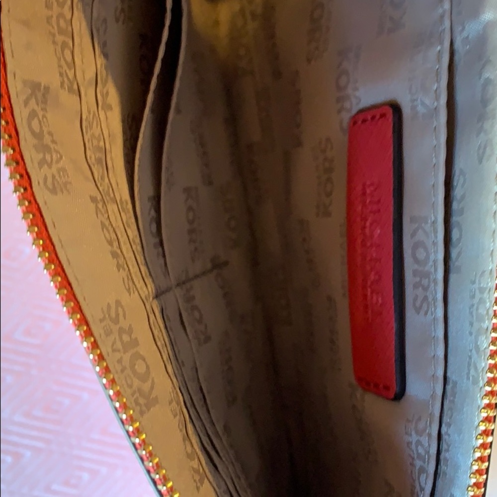 Michael Kors Jet Set large zip leather clutch - Picture 4 of 4